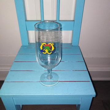 Glas met logo 1ste Genietroepen beschikbaar voor biedingen