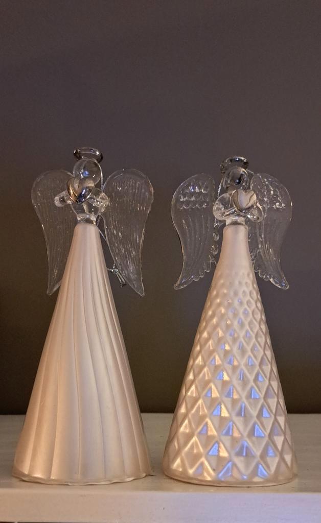 2 kerstornamenten engelen hanger, Diversen, Kerst, Zo goed als nieuw, Ophalen of Verzenden