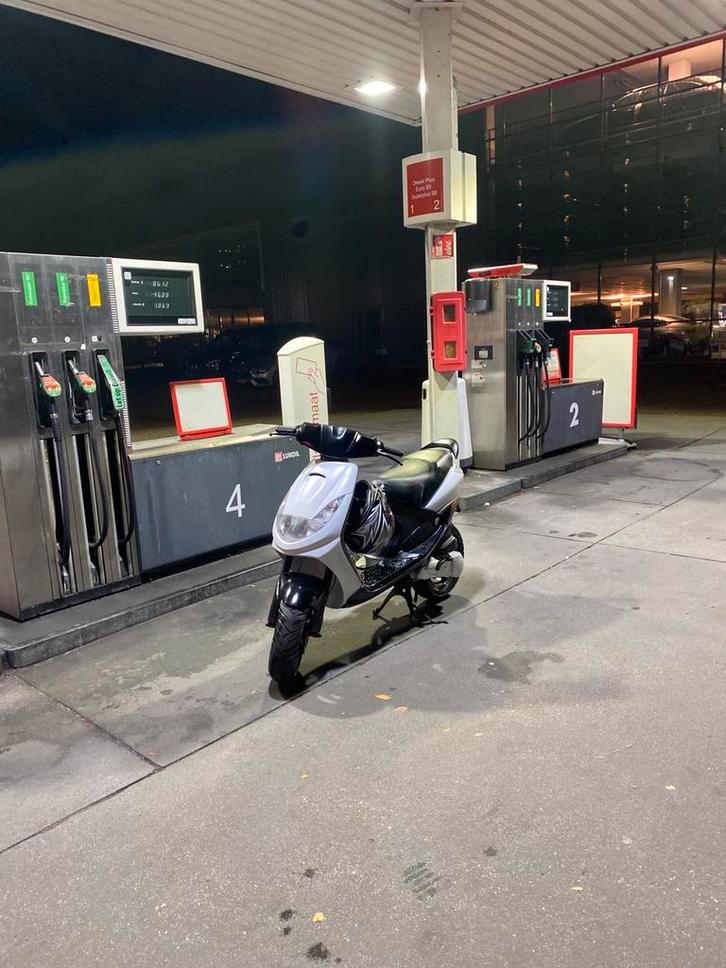 Vivacity 80cc, Fietsen en Brommers, Snorfietsen en Snorscooters, Zo goed als nieuw, Peugeot, Tweetakt, Ophalen