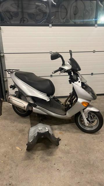 Aprillia leonardo 125cc 4t watergekoeld uit duitsland beschikbaar voor biedingen