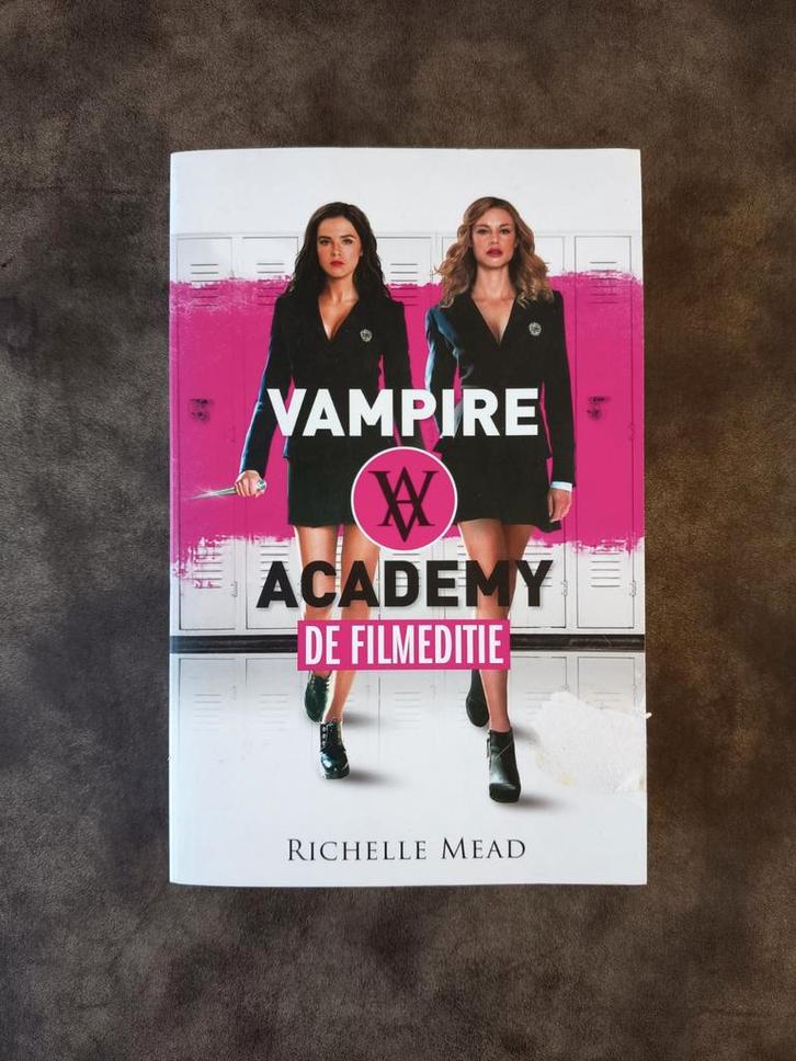 Richelle Mead - Vampire academy, Boeken, Kinderboeken | Jeugd | 13 jaar en ouder, Gelezen, Ophalen of Verzenden