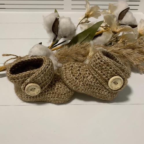 Gehaakte Baby slofjes Zand 0-3 mnd (Kraamcadeau), Kinderen en Baby's, Babykleding | Schoentjes en Sokjes, Nieuw, Jongetje of Meisje
