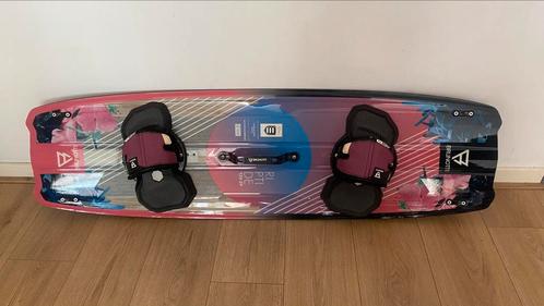 Brunotti Riptide Twintip Kiteboard (Dames), Watersport en Boten, Kitesurfen, Zo goed als nieuw, Kiteboard, Twintip, Ophalen
