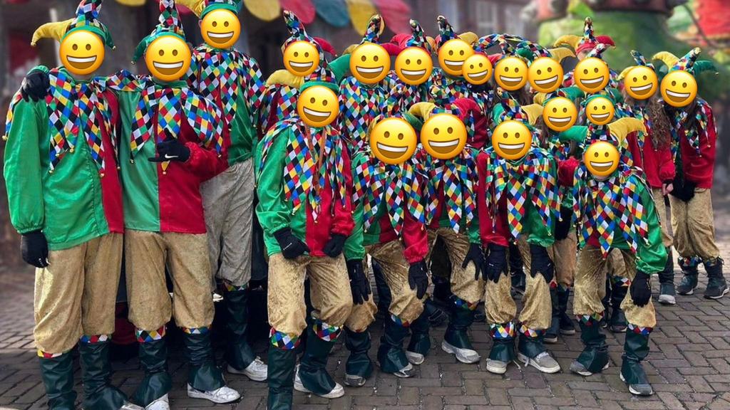 21x carnavalspakken van nar, Carnaval, Ophalen of Verzenden, Zo goed als nieuw, Kleding