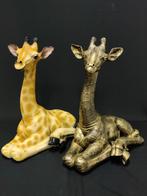 Giraffe liggend Borns gekleurd of echte kleuren., Verzamelen, Beelden en Beeldjes, Ophalen, Nieuw, Dier