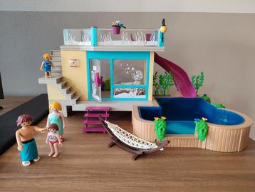Playmobil Bungalow met zwembad - 70435 beschikbaar voor biedingen