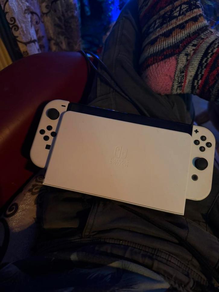 Nintendo switch oled top staat !, Spelcomputers en Games, Spelcomputers | Nintendo Switch, Zo goed als nieuw, Switch OLED, Met 1 controller