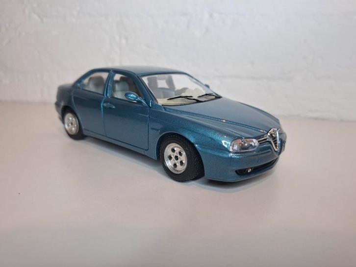 Bburago Alfa Romeo 156 1:24 – lichtblauw – diecast modelauto, Hobby en Vrije tijd, Modelauto's | 1:24, Zo goed als nieuw, Bburago