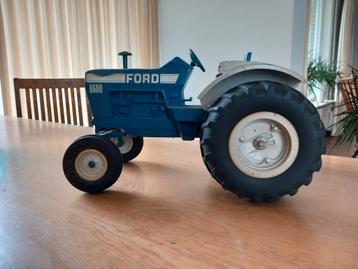 Ford 8600 1:12 ertl miniatuur tractor. beschikbaar voor biedingen