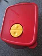 Tupperware microwave bakje 600ml, Ophalen of Verzenden, Zo goed als nieuw, Rood, Bak of Kom