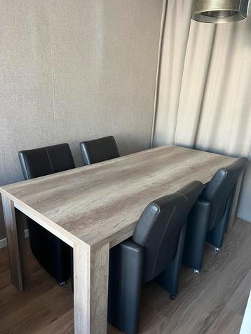 Zware vergrijst eikenlook tafel beschikbaar voor biedingen