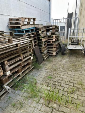 Pallets Gratis beschikbaar voor biedingen