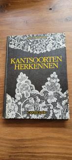 KANTKLOSSEN/ KANTSOORTEN HERKENNEN, Ophalen of Verzenden