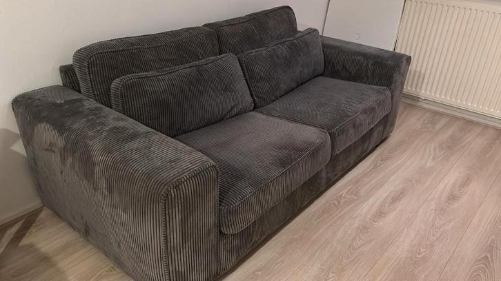3 zits bank van Grijze Ribstof, Huis en Inrichting, Banken | Bankstellen, Gebruikt, Rechte bank, Driepersoons, 200 tot 250 cm