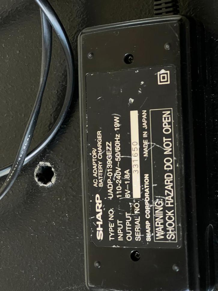 Sharp UADP-0139GEZZ battery charger, Audio, Tv en Foto, Accu's en Batterijen, Gebruikt, Ophalen of Verzenden