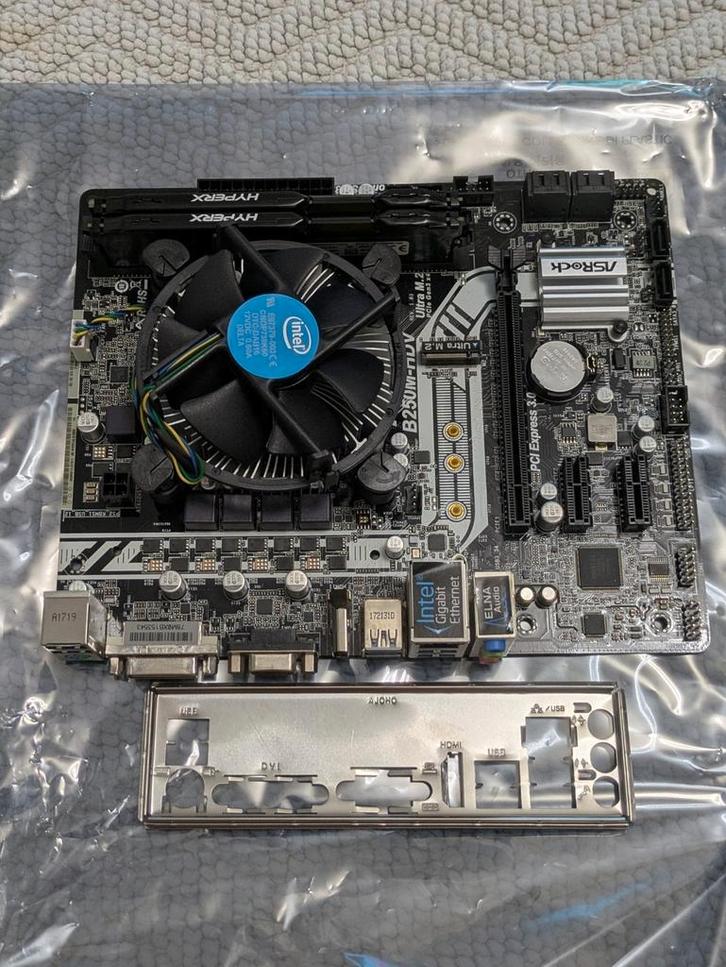Asrock moederbord met processor, Computers en Software, Moederborden, Zo goed als nieuw, DDR4, Ophalen of Verzenden