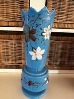 Mooie opaal blauwe vaas met bloemen., Ophalen of Verzenden