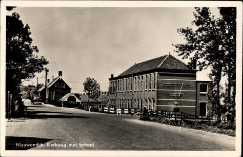 Nieuwendijk Kerkweg met School uitg H. Struik, Verzamelen, Ansichtkaarten | Nederland, Noord-Brabant, 1940 tot 1960, Ophalen of Verzenden