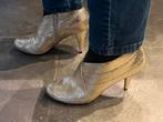 United Nude Gouden Schoenen - Zo Goed Als Nieuw!, Kleding | Dames, Schoenen, Schoenen met lage hakken, Geel, Ophalen of Verzenden