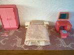 Barbie huis  . Slaapkamer, kledingkast, douche, wc., Ophalen of Verzenden, Gebruikt, Toebehoren