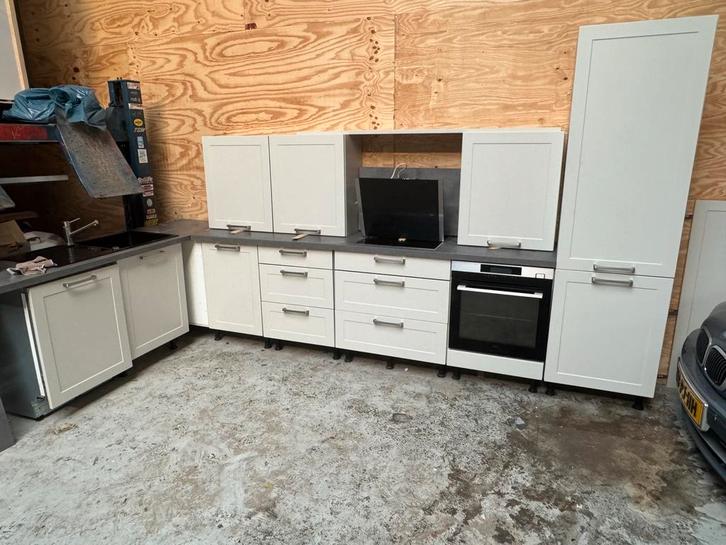 Mooie hoekkeuken ! 6 jaar oud AEG apparatuur, Huis en Inrichting, Keuken | Complete keukens, Zo goed als nieuw, Hoekkeuken, Graniet of Steen