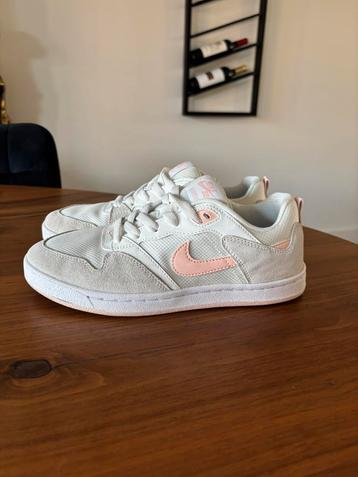 Nike - sneaker SB Alleyoop - Summit White/Washed Coral - €45 beschikbaar voor biedingen