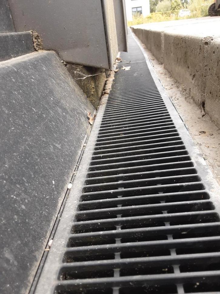 molgoot,afvoer regenwater,kunststof, Doe-het-zelf en Verbouw, Buizen en Afvoer, Zo goed als nieuw, Pvc, Ophalen