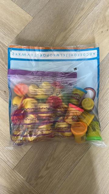 Playdough alfabet stempels met letterkaart en pen beschikbaar voor biedingen