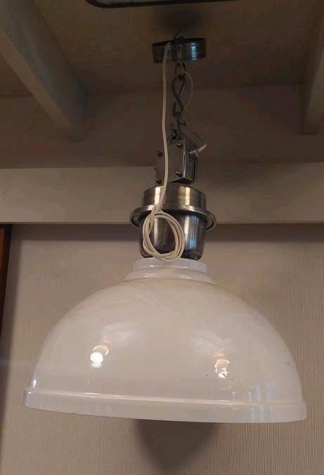 Wit metalen industriële hanglamp wit, Huis en Inrichting, Lampen | Hanglampen, Gebruikt, 50 tot 75 cm, Metaal, Ophalen