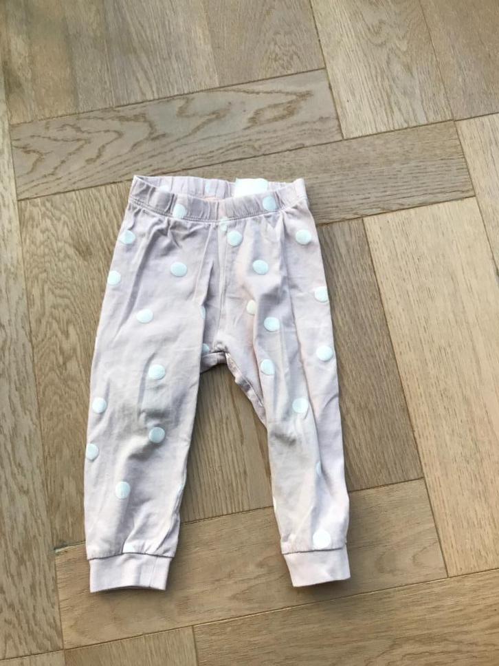 Leuke lila/lichtroze broek/legging witte stippen mt 80 H&M, Kinderen en Baby's, Babykleding | Maat 80, Gebruikt, Meisje, Broekje