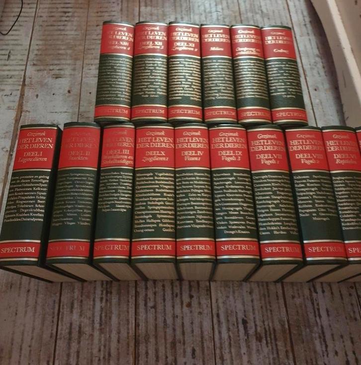 Het leven der dieren van Grzimek, uitgegeven door Spectrum., Boeken, Encyclopedieën, Zo goed als nieuw, Ophalen of Verzenden