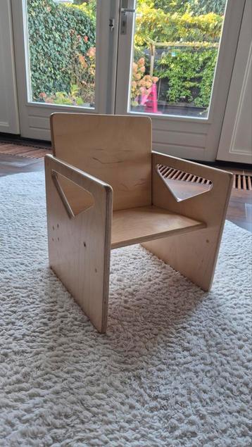 Stevig Kinderstoeltje - Hout beschikbaar voor biedingen