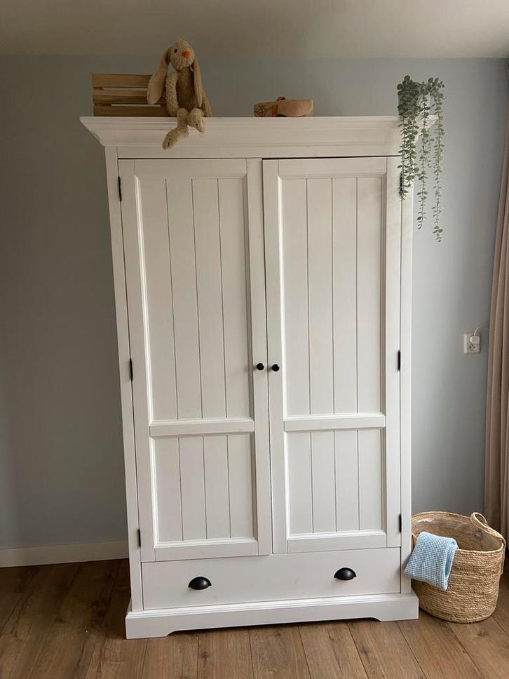 Complete landelijke kinderkamer (ledikant, commode en kast), Kinderen en Baby's, Kinderkamer | Bedden, Gebruikt, 140 tot 160 cm