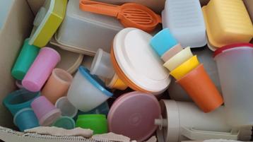 Veel tupperware  beschikbaar voor biedingen