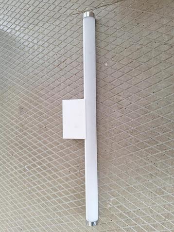 Wandlamp +/- 68 cm beschikbaar voor biedingen
