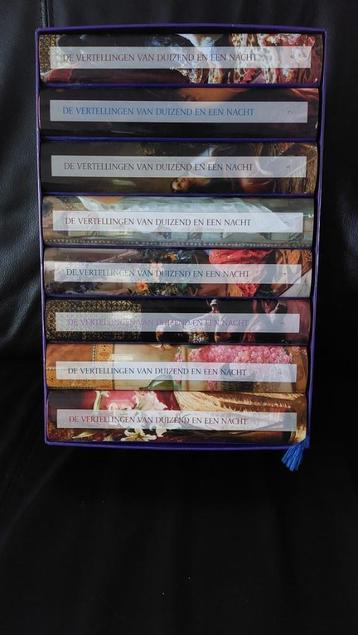 Set van 8 boeken van Duizend en 1 nacht (in een cassette) beschikbaar voor biedingen
