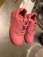 GUESS pink, Sport en Fitness, Tennis, Ophalen, Zo goed als nieuw, Schoenen, L00