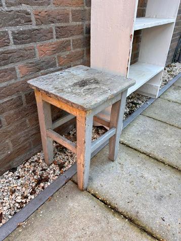 Oude Blauwe Brocante Hocker/Bijzettafel beschikbaar voor biedingen