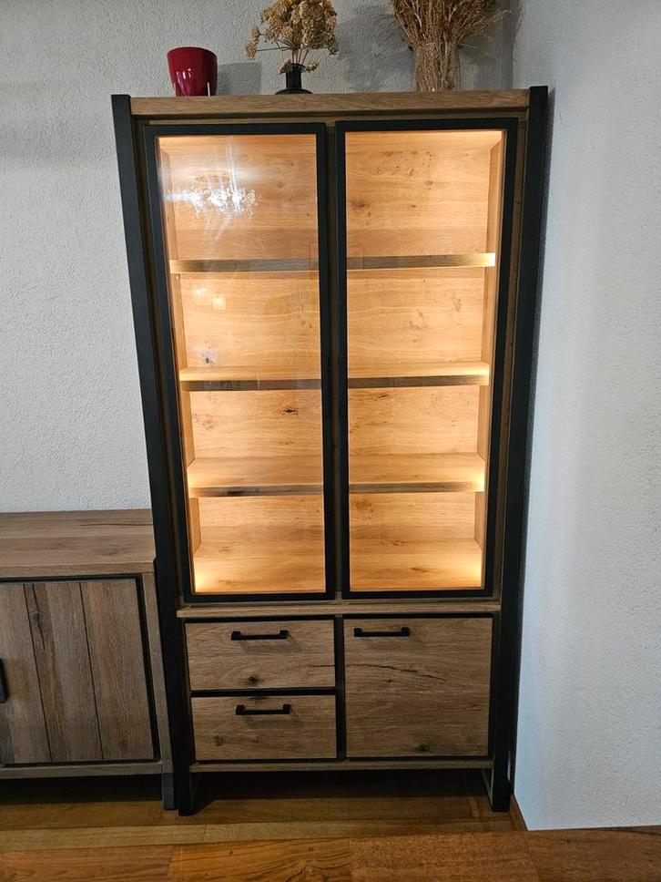 Hoge Vitrinekast Knibbeler Wonen, Huis en Inrichting, Kasten | Vitrinekasten, Zo goed als nieuw, 150 tot 200 cm, 50 tot 100 cm
