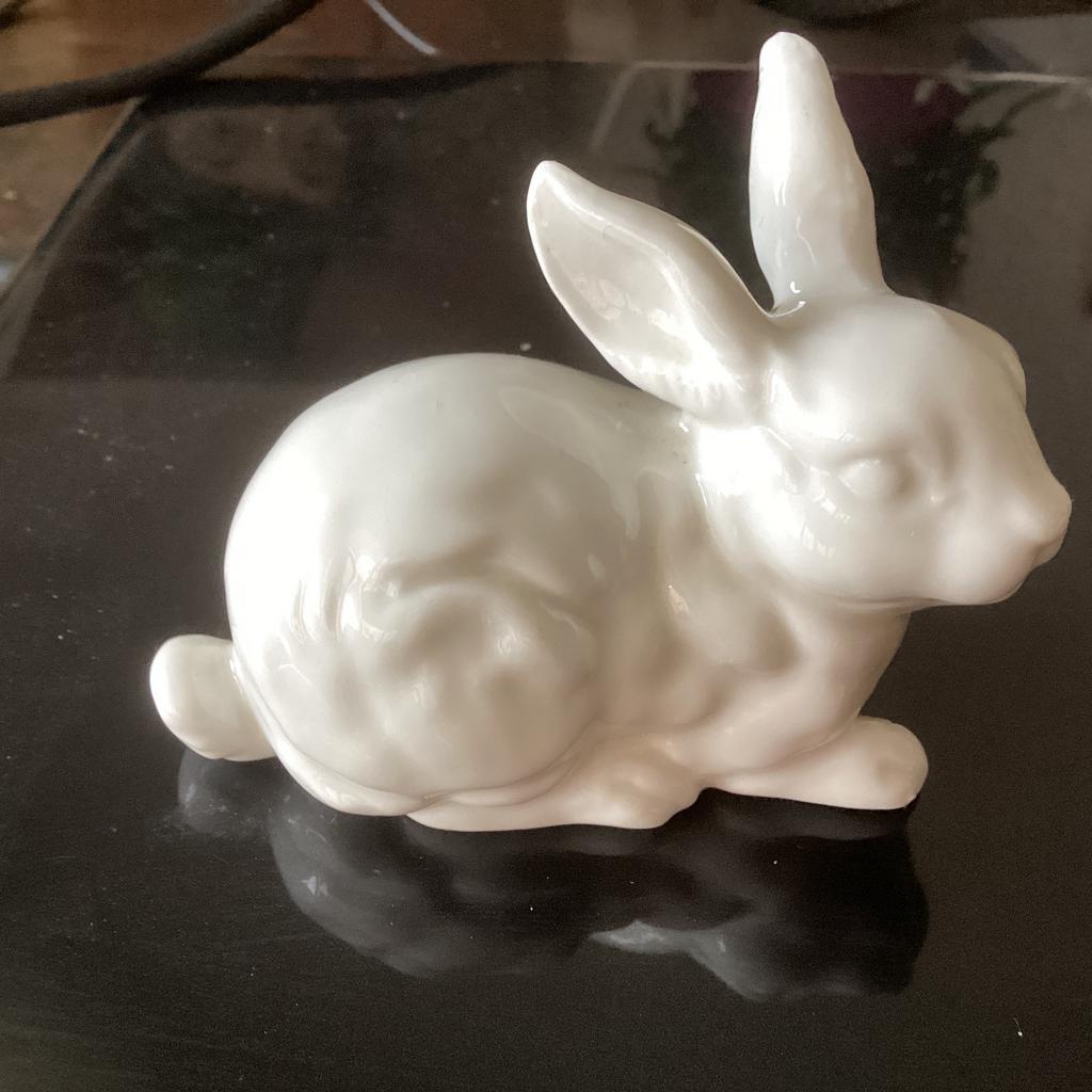 Konijn bone china porselein // hoog 6x9x5 cm, Ophalen of Verzenden, Zo goed als nieuw, Dier