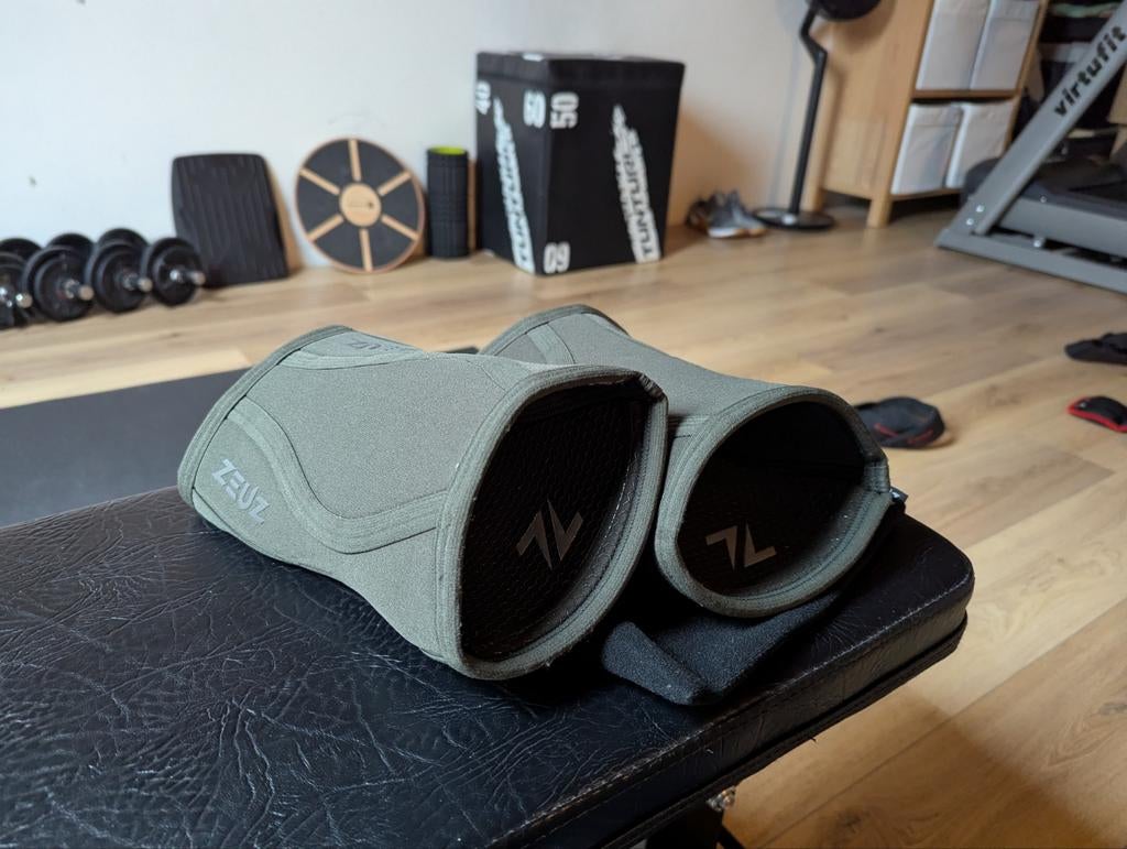 Zeuz knee sleeves maat M, Dieren en Toebehoren, Ophalen of Verzenden