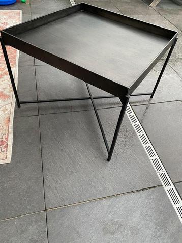Metalen salontafel beschikbaar voor biedingen