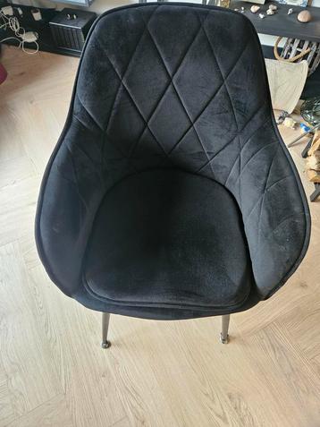 4 Zwarte Velvet Eetkamerstoelen beschikbaar voor biedingen