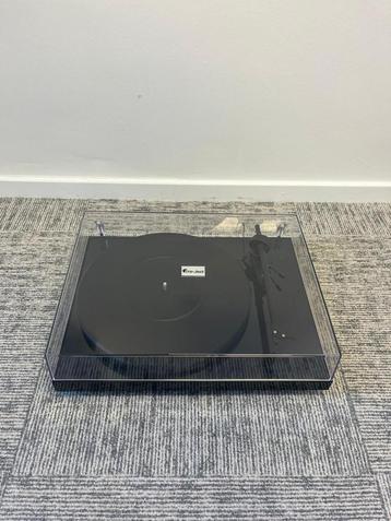 Pro-Ject | Debut E Carbon Phono | Platenspeler | Zwart beschikbaar voor biedingen