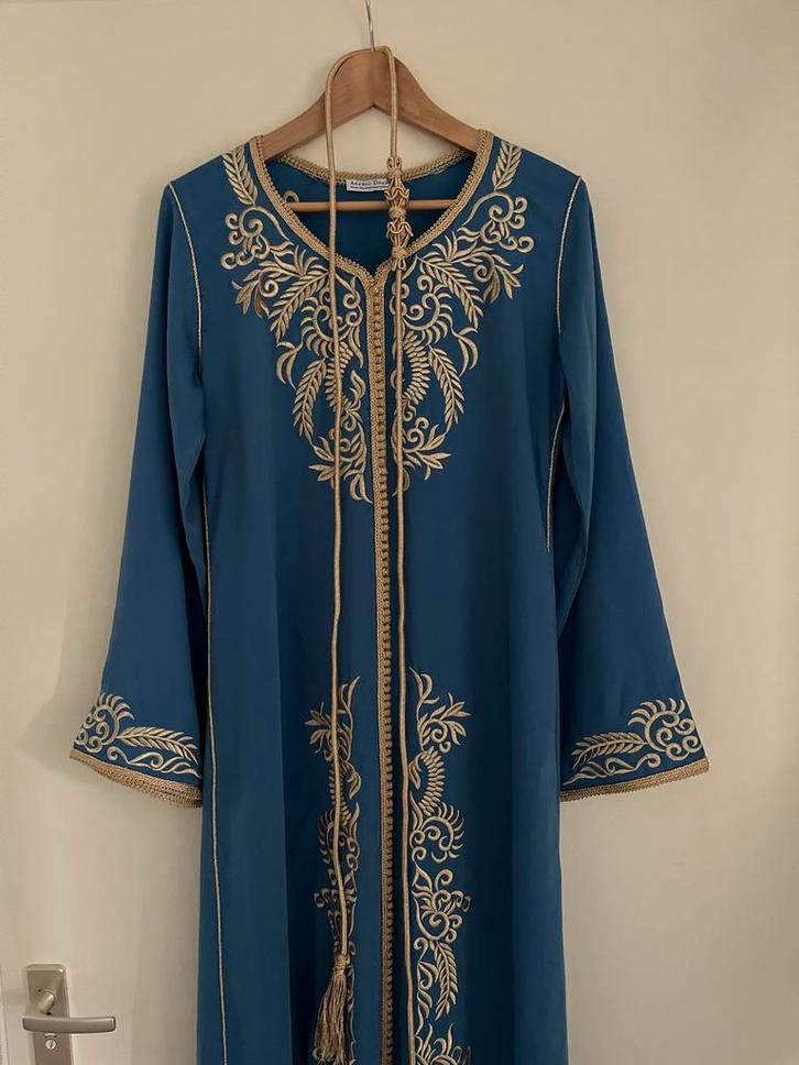 Mooie Kaftan - Slechts 1 keer gedragen!, Kleding | Dames, Jurken, Gedragen, Maat 38/40 (M), Blauw, Ophalen of Verzenden
