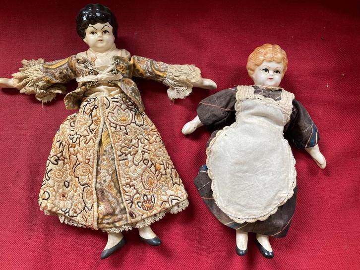 Twee gave Biedermeier popjes met porseleinen hoofdjes., Verzamelen, Poppen, Zo goed als nieuw, Pop, Ophalen of Verzenden