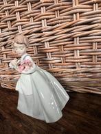 Lladro Porseleinen Figuur Meisje met Bloemen, Ophalen of Verzenden