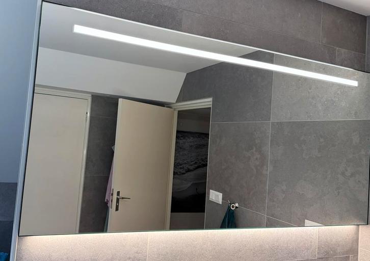 Badkamerspiegel met verlichting en verwarming, Huis en Inrichting, Badkamer | Badkamermeubels, Gebruikt, Overige typen, Minder dan 100 cm