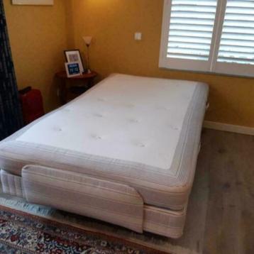 Heerlijk ruime Hästens boxspring kleur S.12 strepen ipv blok beschikbaar voor biedingen