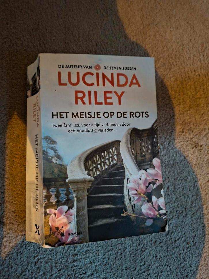 Lucinda Riley - Het meisje op de rots, Boeken, Literatuur, Zo goed als nieuw, Ophalen of Verzenden